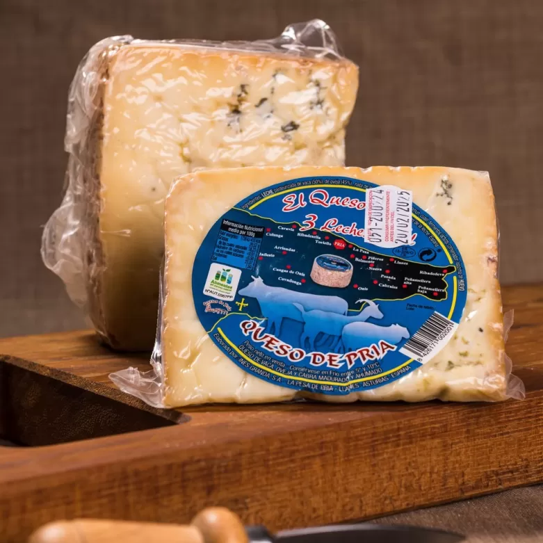 PRÍA THREE-MILK CHEESE (500 G WEDGE)