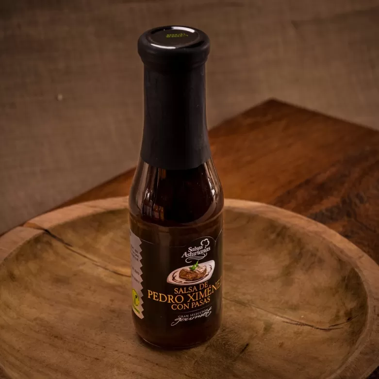 Gourmet selection Pedro Ximenez sauce with raisins