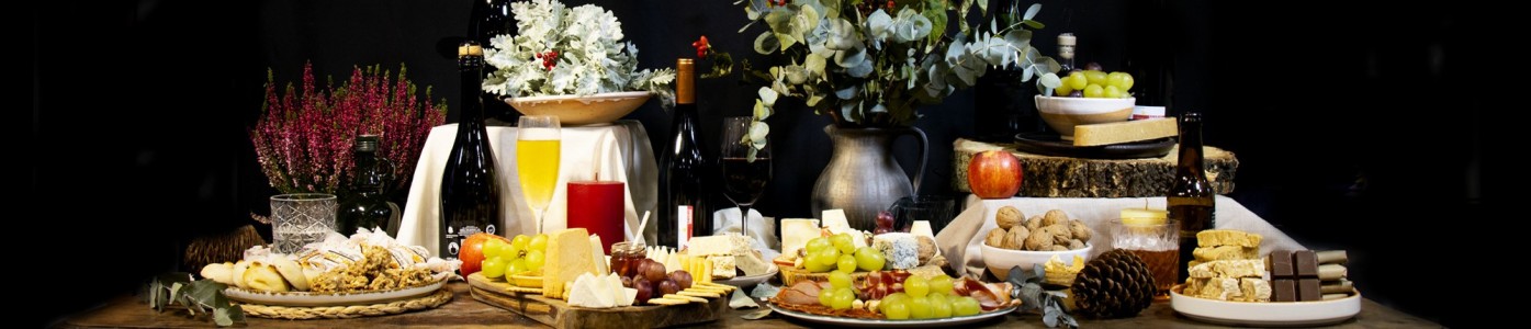 Baskets and lots of Christmas with typical Asturian products.